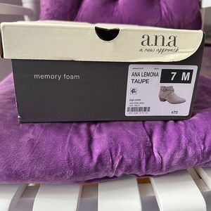 Ana ankle boots